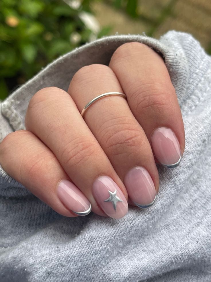 French Nails With Star Design, Silver Nail Tips Design, Single Star Nails, Simple Nails With Stars, Simple Nail Star Design, Biab Nail Sets, Star Manicure Ideas, Plain Xmas Nails, Simple Silver Nails Short