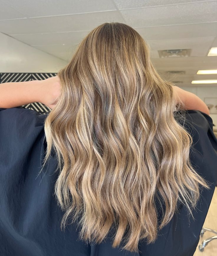 a moment for our 𝙗𝙧𝙤𝙣𝙙𝙚 babe 🧸🤎 Highlights On Carmel Hair, Brown Hair On Bottom Blonde On Top, Golden Sandy Blonde Hair, Bleached Brunette Hair, Light Brown W Highlights, Honey Blonde Hair Balayage Brunettes, Light Brownish Blonde Hair, Highlighted Dirty Blonde Hair, Bronde Dimension Hair