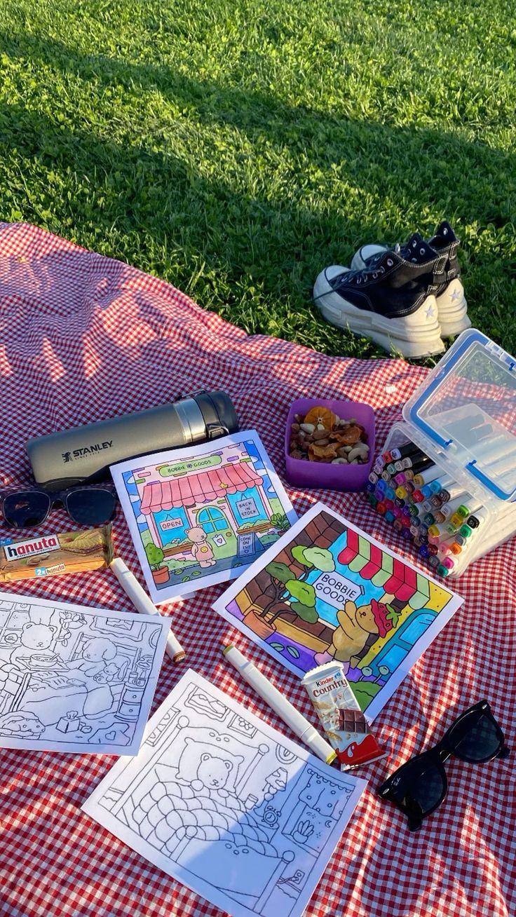 Bobbie goods Color Book Aesthetic, Art Picnic Ideas, Park Activities For Adults, Activities For Picnic, Friend Stuff To Do, Picnic Vision Board, Date Ideas Picnic, Girly Activities Aesthetic, Coloring Date Aesthetic