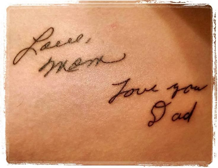 the back of a woman's stomach with handwriting on it that says, dear mom you