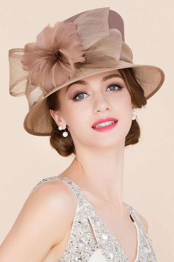 Este vestido puede ser hecho a medida, no hay ningún costo adicional para personalizar el tamaño y el color Fitted Beige Cloche Hat For Church, Fitted Beige Cloche Hat, Spring Beige Hat For Formal Occasions, Spring Formal Beige Hat, Elegant Brown Boater Hat With Snug Fit, Fitted Beige Hat For Garden Party, Elegant Fitted Brown Boater Hat, Beige Fitted Hat For Garden Party, Beige Formal Hats For Summer