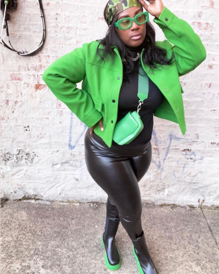 Green Sole Boots Outfit, All Green Outfit Black Women, Green Boots Outfit Black Women, Green Shein Outfits, Black And Green Outfit Black Women, Chelsea Boots Outfit Black Women, Green And Black Outfits, Green Boots Outfit, All Green Outfit