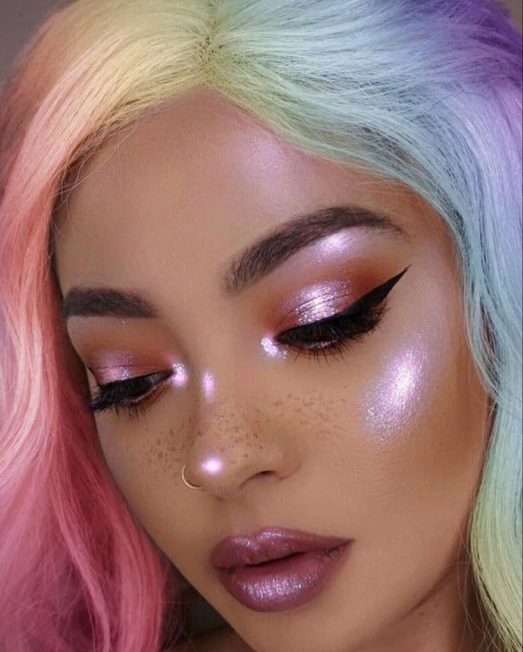 Purple Holographic Makeup, Iridescent Make Up, Holographic Makeup Eyeshadow, Holographic Makeup Look, Rainbow Fairy Makeup, Iridescent Makeup Looks, Multichrome Makeup, Air Photoshoot, Purple Fairy Makeup