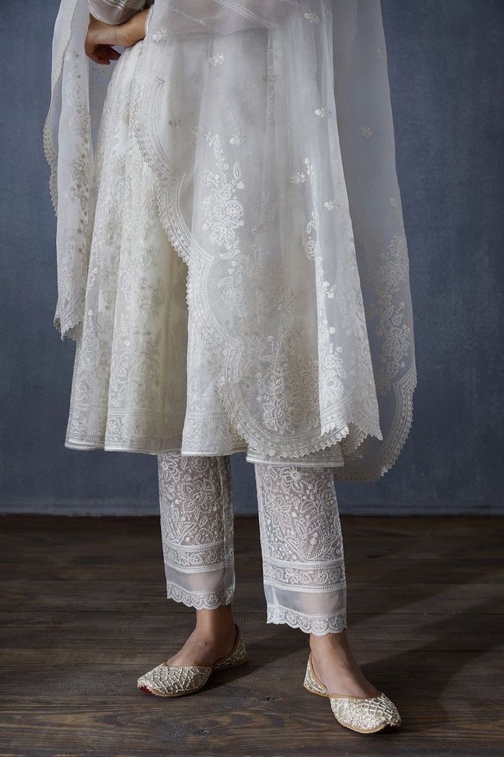 White Salwar Suit, Organza Embroidery, Anarkali Dress Pattern, Simple Kurta Designs, Pakistani Fashion Casual, Traditional Indian Dress, Sari Blouse Designs, Fashion Top Outfits, Desi Clothes