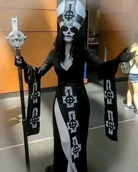 Best Costume Ideas, Goth Halloween Costume, Ghost Shows, Vampire Bride, Ghost Album, Ghost Papa, Ghost Costume, Best Costume, Scary Halloween Costumes