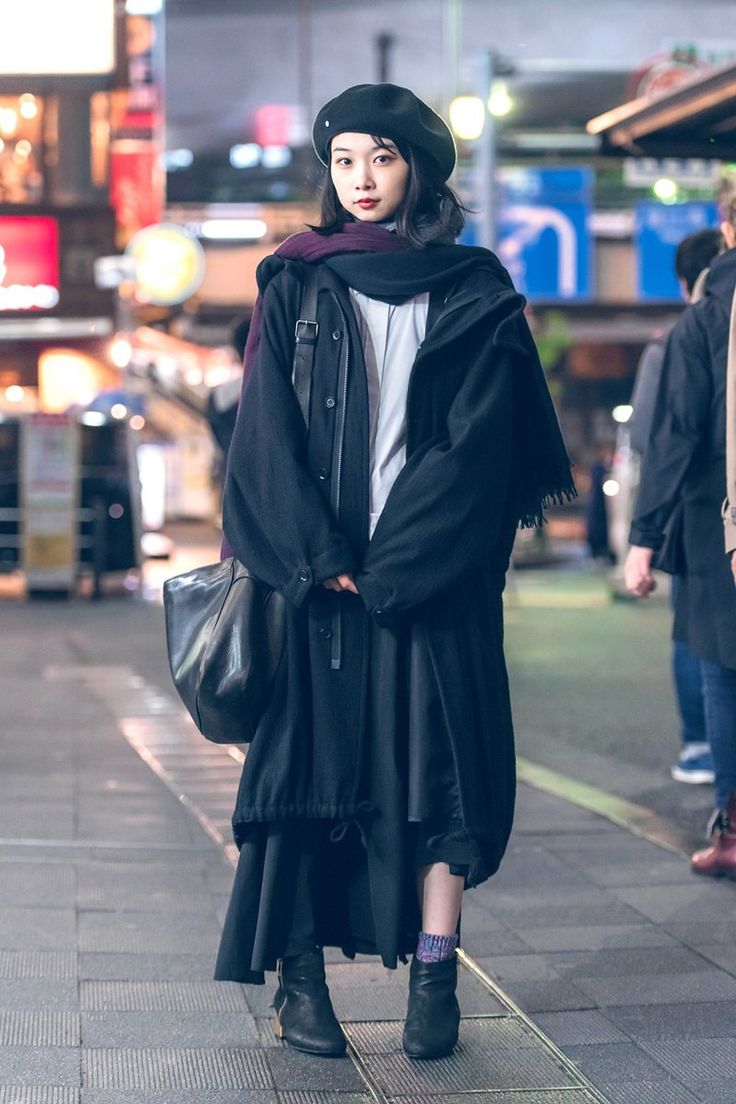 Japanese Layered Fashion, Douyin Outfits, Rainy Outfit, Japanese College, Outfit Ideas Korean, Winter Outfits 2020, Minimalist Monochrome, Japan Fashion Street, Fluent English