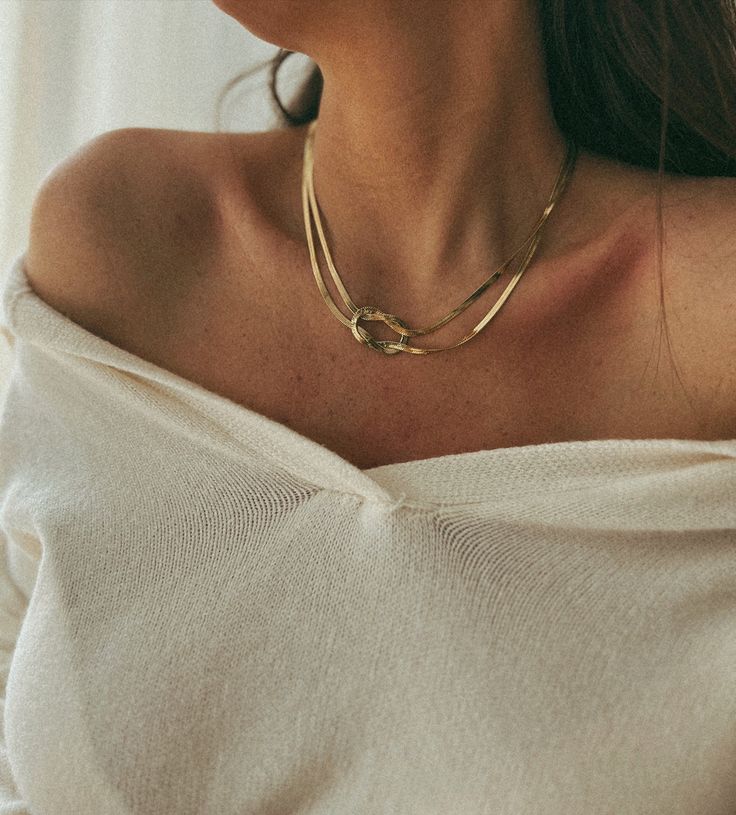 Golden Jaho Necklace – Easy Clothes North America Flat Chain Necklace, French Accessories, Tiny Pearl Necklace, Silver Cat Pendant, Chic Lifestyle, Lanyard Necklace, Heart Shaped Pendant Necklace, Bff Necklaces, Stud Jewelry