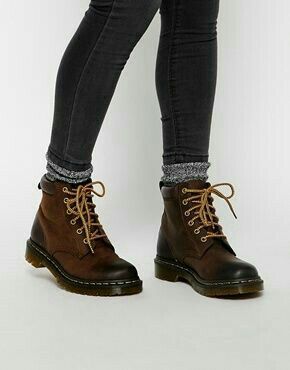 Brown Hiking Boots, Mode Shoes, Boating Outfit, Mode Inspo, Crazy Shoes, Mode Inspiration, Boots Outfit, Dr. Martens Boots, Brown Boots