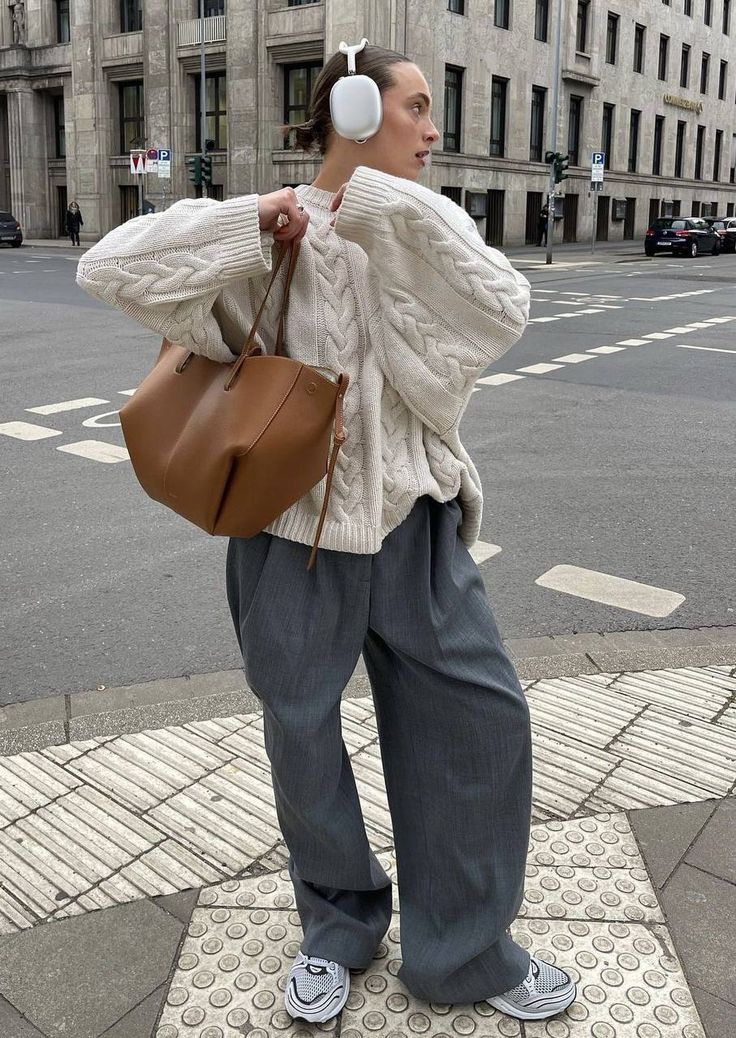 Polene Bag, Autumn Fits, Brown Bag, Foto Ideas Instagram, Cold Weather Outfits, Rainy Day Outfit, Cute Everyday Outfits, 가을 패션, Autumn Outfit