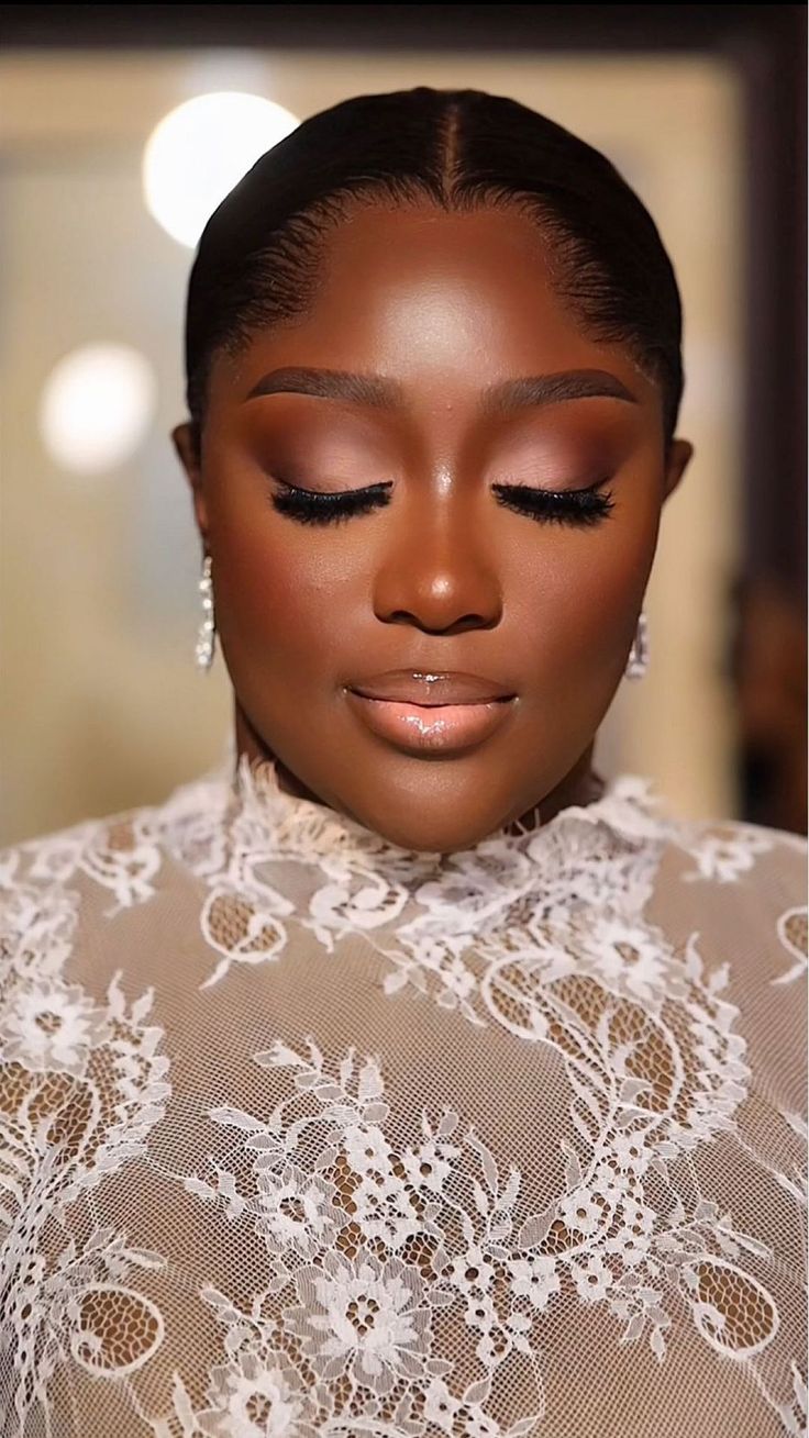 LAYEFABEAUTY/NIGERIAN MUA | @kani41 ‘s look for her bridal shower. She looked all shades of amazing Lashes @wynkklashes Eyes @tressebella these pigments are sooooo… | Instagram Very Dark Skin Makeup, Bridesmaid Makeup For Dark Skin, Bride Makeup Dark Skin, Neutral Makeup Black Women, Dark Skin Wedding Makeup, Dark Skin Makeup Look, Bridal Make Up Black Woman, Make Up Artist Outfits, Nigerian Makeup Looks