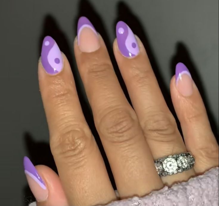 Purple Ying Yang, Ying Yang Nails, Easy Nails, Summery Nails, Cute Gel Nails, Ying Yang, Purple Nails, Simple Nails, Nail Inspo