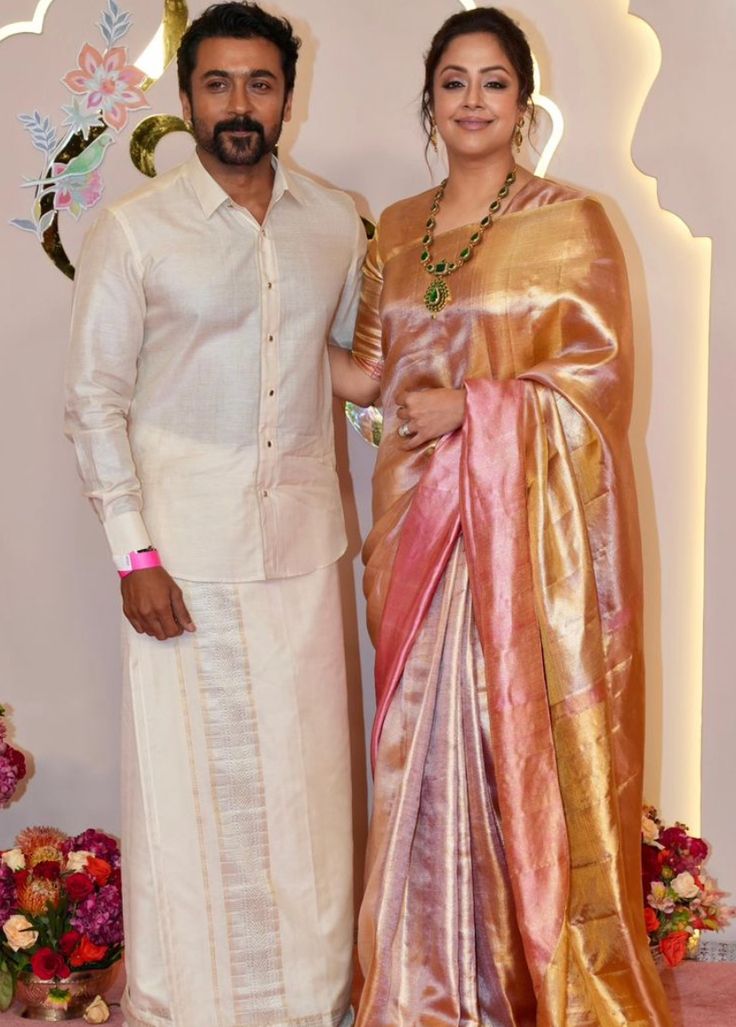 Jyothika In Saree, Reception Look Bride Indian Saree, Jothika In Saree, Brides Mother Indian Outfit, Suriya Jyothika, Anant Ambani, Reception Saree, Sharara Designs, Alaska Fashion