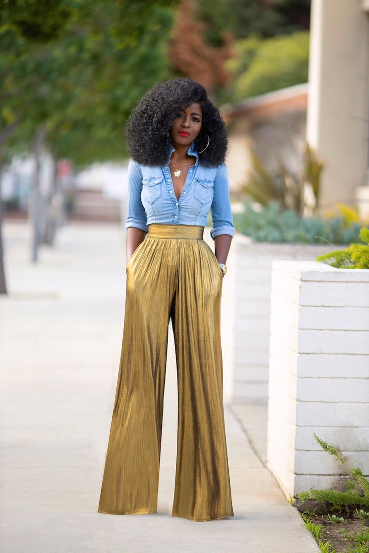 Gold Pants Outfit, Satin Pants Outfit, Wide Leg Pant Outfit, Golden Outfit, Modern Fashion Outfits, Fitted Denim Shirt, High Waisted Pants Outfit, Wide Leg Pants Outfit, Wide Leg Pants Outfits