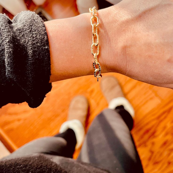 Chic, bold and beautiful.Perfect on its own or layered with other bracelets.Item Details:• This listing is for ONE(1) bracelet.• All metal components are 14k gold filled.• Chain wIdth - Approx 9.5x5mmFitted chain bracelet - no extender. Wrist Measurement:1. Wrap a sewing tape measure around your wrist. measure that length with a ruler.2. Round up to the nearest half-inch, so that the bracelet has room to move around. For example, my wrist is 6.25". I round up half an inch to 6.5", and that's my Gold-tone Oval Link Bracelet For Everyday, Everyday Charm Bracelet With Chunky Chain, Everyday Gold-tone Paperclip Bracelet With Lobster Clasp, Everyday Gold-tone Oval Link Bracelet, Everyday Gold Metal Bracelet With Lobster Clasp, Everyday Gold-tone Link Bracelets, Gold Chain Link Paperclip Bracelet For Everyday, Gold Paperclip Bracelet With Lobster Clasp, Everyday Gold Chain Link Paperclip Bracelet