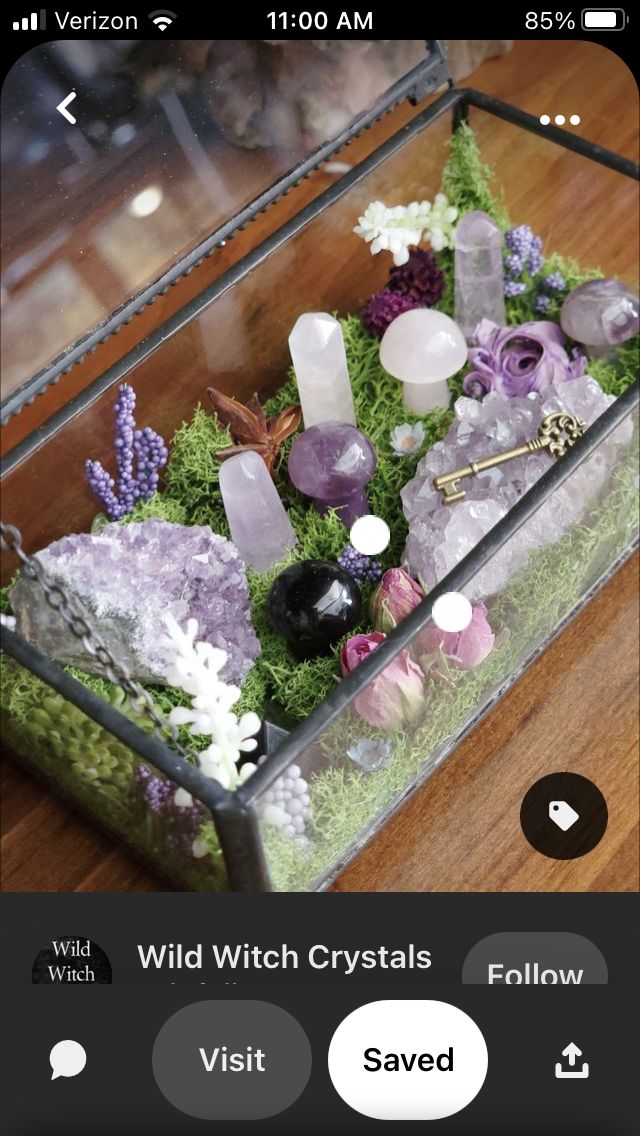 Crystal Mushroom Terrarium, Crystal Garden Terrarium Diy, Crystal Terrarium Diy Fairies Garden, Terrarium Ideas Crystals, Crystal Projects Diy, Mermaid Aesthetic Decor, Crystal Terrarium Ideas, Diy Crystal Display, Crystal Collection Aesthetic