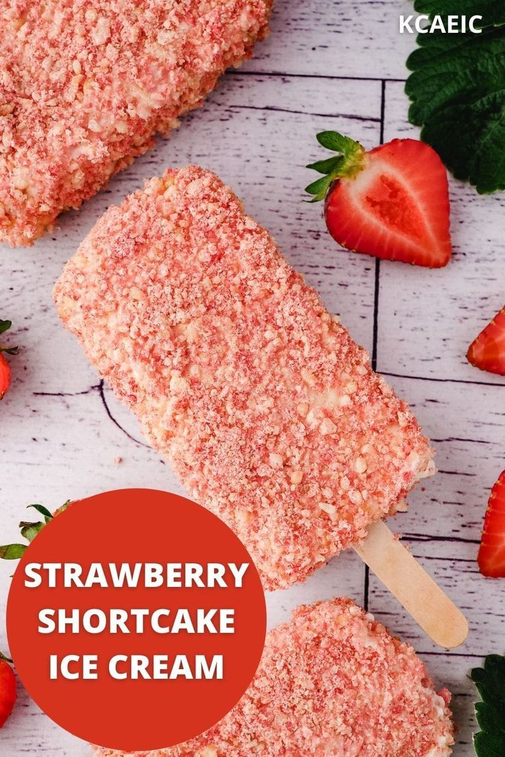 Strawberry shortcake ice cream bars on a light background surrounded by fresh strawberries. Strawberry Crunch Ice Cream, Strawberry Shortcake Popsicles, Strawberry Shortcake Ice Cream Cake, Strawberry Ice Cream Bar, Strawberry Shortcake Ice Cream Bars, Healthy Strawberry Shortcake, Strawberry Shortcake Bars, Newfoundland Recipes, Ice Cream Sauce