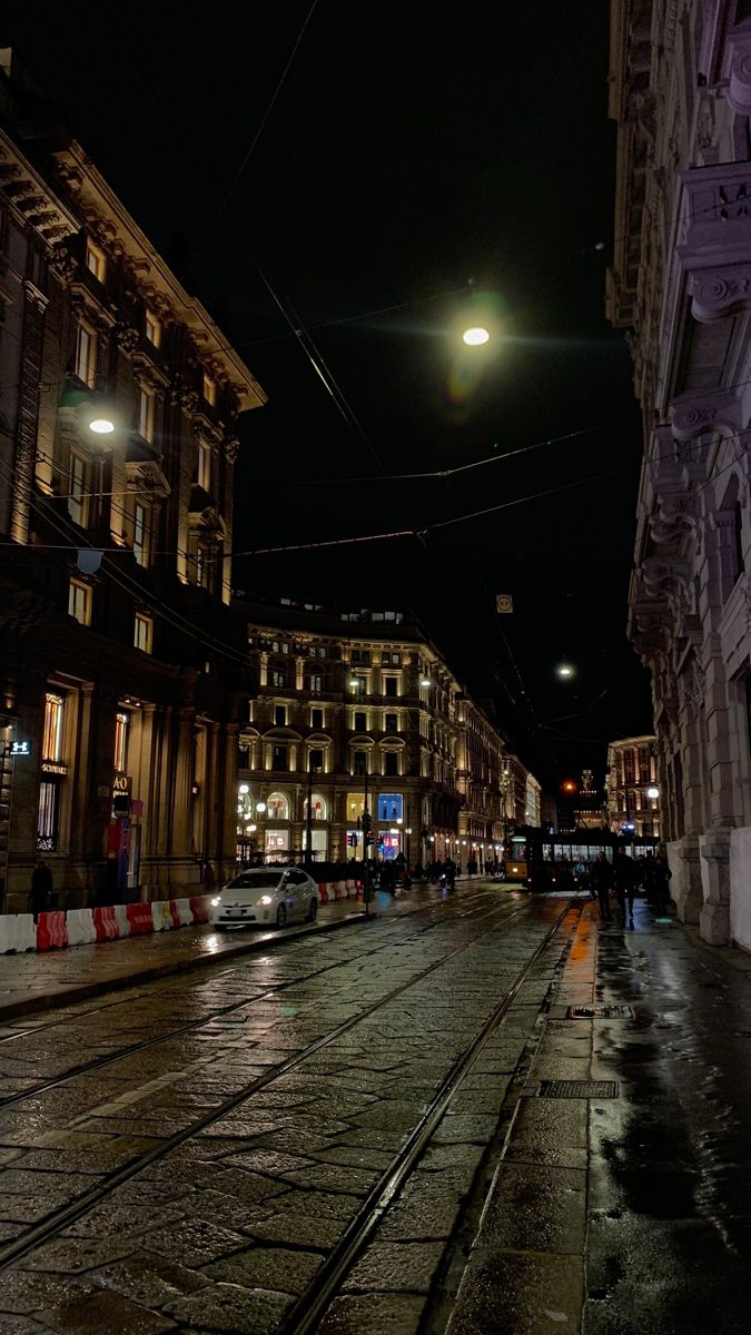 via orefici in milan, w/ lights on Milan Wallpaper City, Milan Instagram Story, Foto Milano Aesthetic, Milan Aesthetic Night, Martina Core, City Life Milano, Roma Aesthetic, Milano Aesthetic, Milan Aesthetic