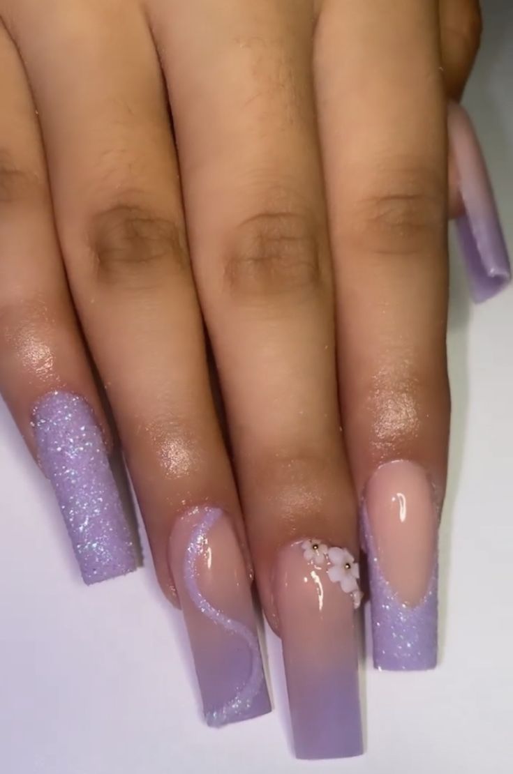 Acrylic Nail Designs Lilac, Purple Nails For Sweet 16, Lavender Ombre Nails With Design, Birthday Nails Light Purple, Rapunzel Quinceanera Theme Nails, Light Purple Nails Acrylic Design, Cute Lavender Acrylic Nails, Purple And White Square Nails, Light Purple Nails Medium Length