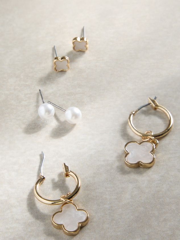 Adorn your ears with the playful charm of these mother of pearl mini clover-shaped earrings. Featuring a delicate clover motif and shimmering mother of pearl details, these earrings can be mixed and matched for the perfect addition to your look. The secure post backings ensure a comfortable and snug fit. Wedding Branding, Pearl Details, Clover Charm, Clover Earrings, Bow Jewelry, Ring Watch, Trendy Earrings, Accessories Jewelry Earrings, Altar'd State