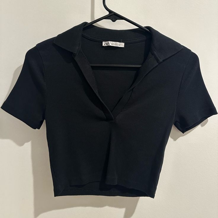 Brand : Zara Size : Medium (Can Fit Us S-M) Never Worn - No Defects Tight Fitting And Non Stretchy V-Neck Isn’t As Long As It Looks Fake Zara Tshirt Story, Zara Fitted V-neck Tops, Zara Black V-neck Top, Aesthetic Tops, Baggy Jeans For Women, Cute Edgy Outfits, Fancy Sarees Party Wear, Clueless Outfits