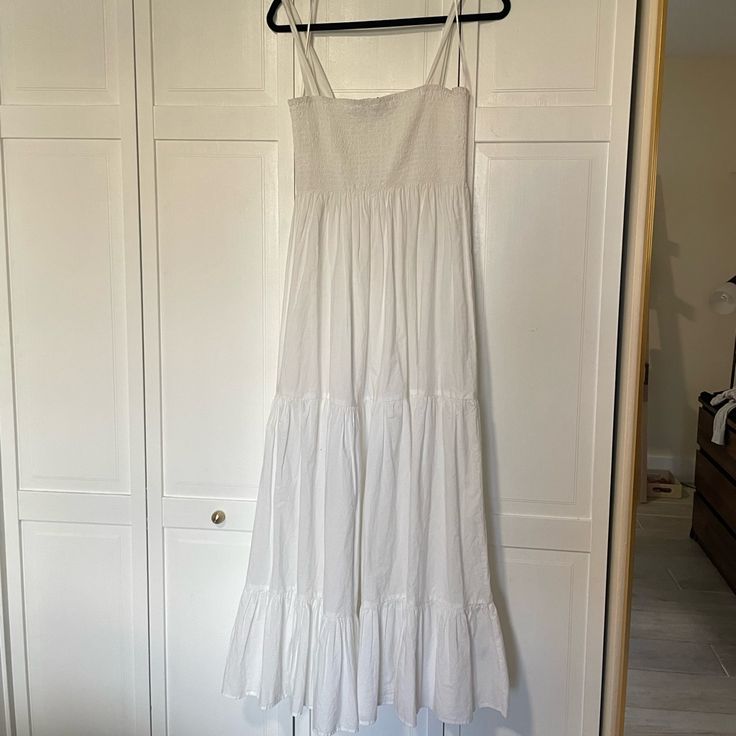 Never Worn Zara Long White Dress Size M Zara A-line Maxi Dress For Daywear, Zara Flowy Cotton Dress, Flowy Zara Cotton Dresses, Zara Maxi Length Sundress, Zara Sundress Maxi Dress, Zara Maxi Sundress, Zara Cotton Midi Dress For Vacation, Zara Cotton Maxi Dress, Zara Midi Sundress For Daytime