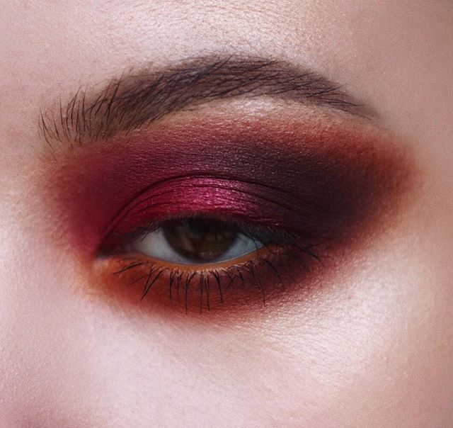 Makeup Looks Without Lashes, Revolution Eyeshadow, Smoky Eyeshadow, Red Eyeshadow, Lily Evans, Edgy Makeup, Bold Makeup, Goth Makeup, Red And Purple