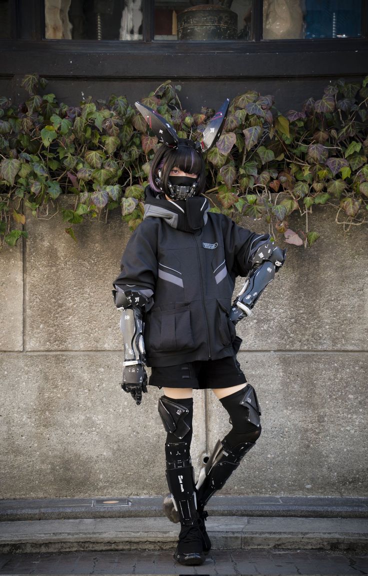 Technology Outfit Aesthetic, Cuber Punk Outfits, Cyberpunk Streetwear Women, Formal Cyberpunk, Cybertech Fashion, Techwear Character Design, Performer Aesthetic, Thief Outfit, Futuristic Punk