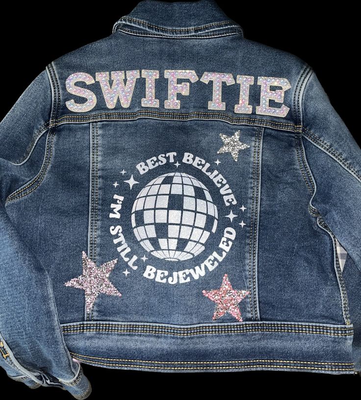 Taylor Swift Lover Era Outfits, Lover Era Outfits, Eras Merch, Outfits On A Budget, Taylor Swift Lover Era, Era Outfits, Jean Jacket Diy, Customised Denim Jacket, Taylor Swift Swiftie