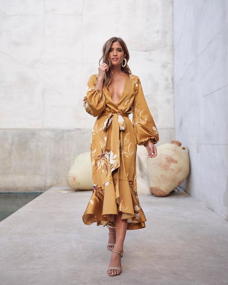 Rocky Barnes Rocky Barnes, Mode Kimono, Floral Print Kimono, Floral Kimono, Maxi Wrap Dress, Express Dresses, Mode Inspiration, Looks Style, Look Fashion