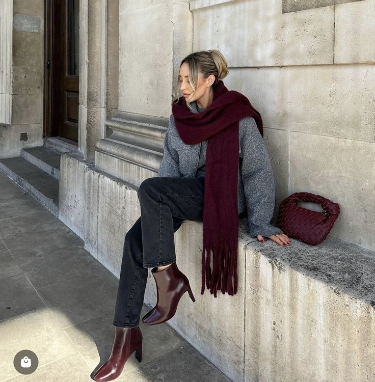 Burgundy Boots Outfit, Mary Jane Shoes Outfit, Grey Sweater Outfit, Burgundy Bag, Burgundy Outfit, Burgundy Boots, Burgundy Heels, Chic Winter Outfits, Heels Outfits