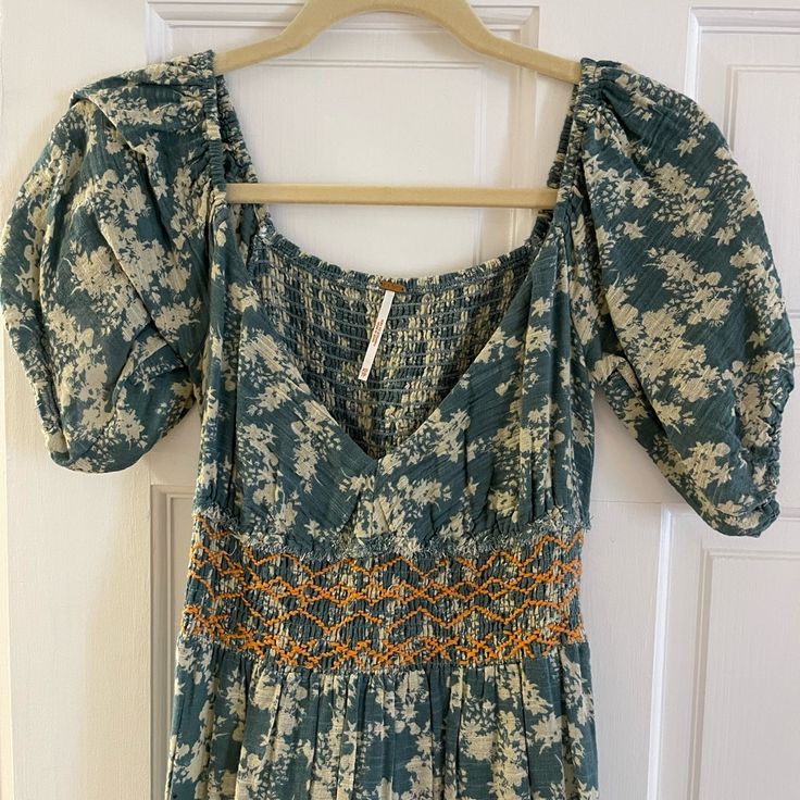 Never Worn Free People Maxi Dress. Pocket And Puff Sleeve Details. Flattering For Any Size Chest. Thicker Fabric So Can Be Worn In Spring, Summer Or Fall. Bohemian Maxi Dress With Puff Sleeves And Smocked Back, Bohemian Midi Dress With Puff Sleeves, Green Puff Sleeve Maxi Dress With Floral Print, Green Floral Print Puff Sleeve Maxi Dress, Spring Bohemian Midi Dress With Puff Sleeves, Bohemian Puff Sleeve Maxi Dress For Brunch, Casual Floral Print Maxi Dress With Puff Sleeves, Spring Bohemian Maxi Dress With Puff Sleeves, Bohemian Puff Sleeve Maxi Dress For Spring