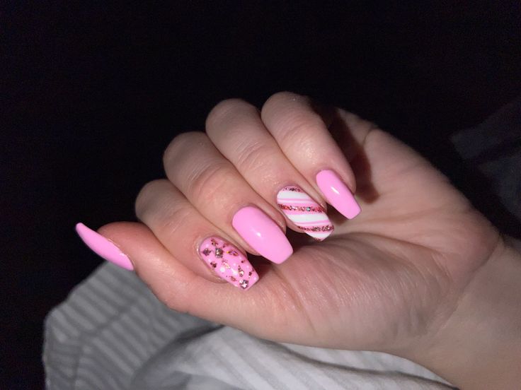 Pink Christmas coffin nails with candy cane stripes and snowflakes!! Pink Candy Cane Nails, Christmas Coffin Nails, Candy Cane Nails, Nail Candy, Candy Cane Stripes, Pink And White Stripes, Pink Candy, Pink Christmas, Christmas Nails