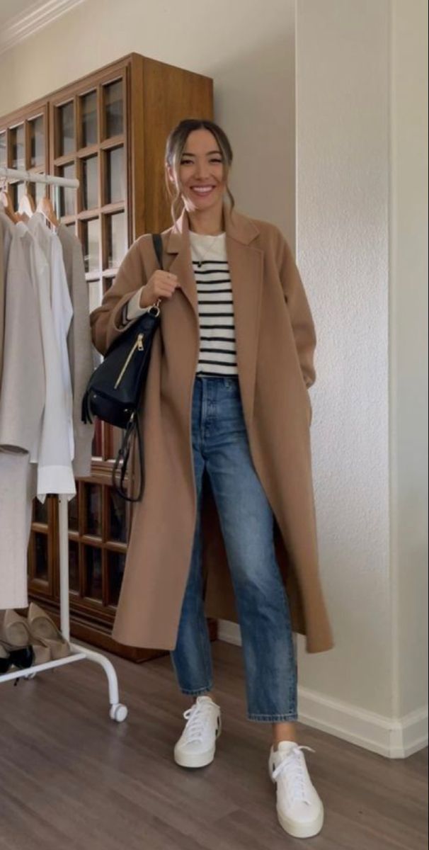 Beige Coat Outfit, Worst Outfits, Peacoat Outfit, Wool Coat Outfit, Camel Coat Outfit, Outfit Botas, Nyc Outfits, Fall Ootd, Stylish Work Attire