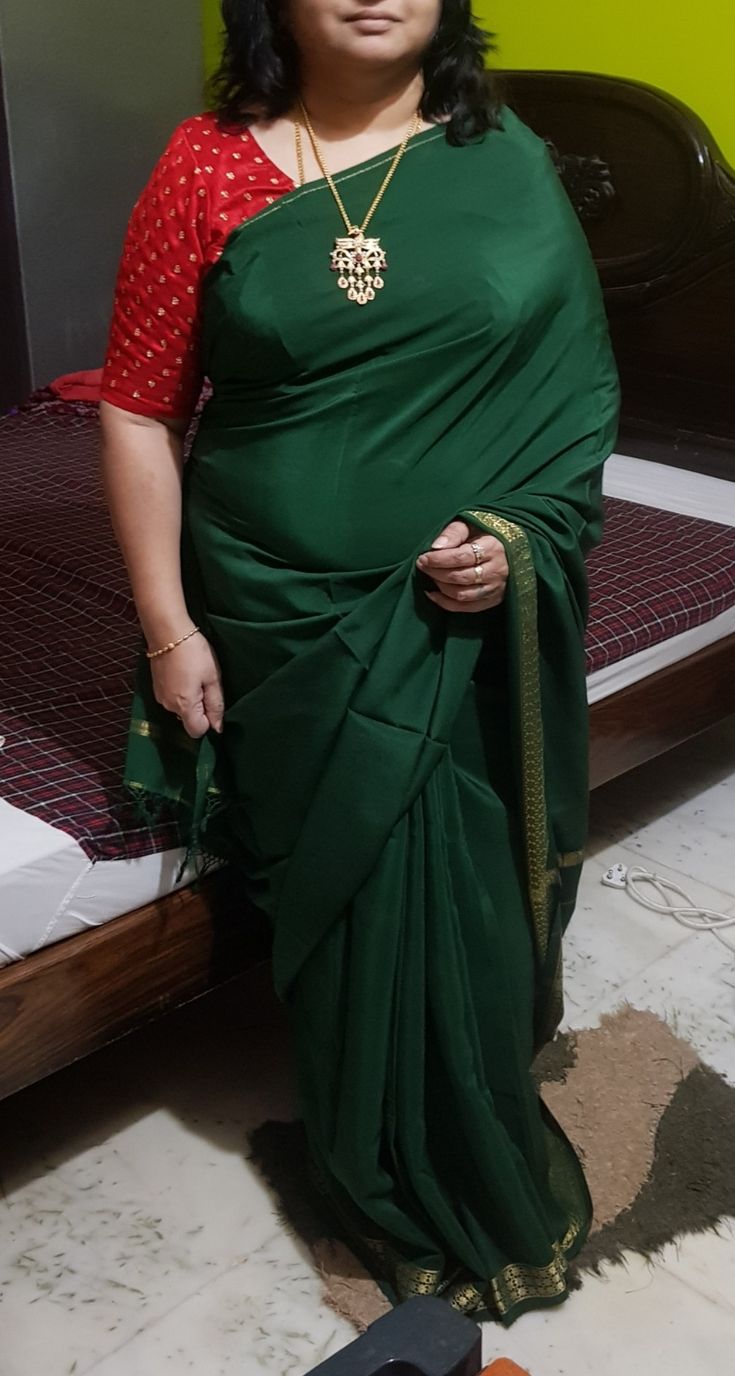 Dark Green Saree Contrast Blouse, Green Saree Contrast Blouse, Dark Green Saree, Saree Contrast Blouse, Bottle Green Saree, Sarees Blouse, Blouse Ideas, Latest Blouse Designs Pattern, Mysore Silk Saree