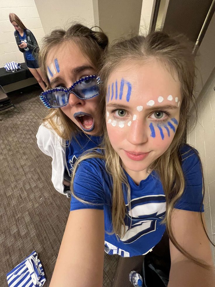 High School Face Paint Ideas, High School Football Makeup, Sports Day Outfits School, Cheer Spirit Makeup, Face Paint Team Spirit, Field Day Makeup, Sprit Week Face Paint, Eye Black For Football Games, Blue And White Face Paint Football