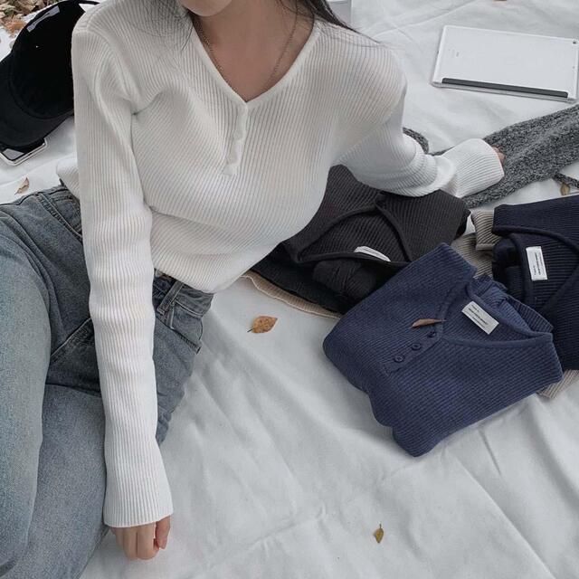 Solid Color V-Neck Knitted Slim Tee Beige Pullover, Korean Casual, Carbon Black, Vintage Casual, Beige Sweater, Black Light, Vneck Sweater, Simple Style, Pullover Styling