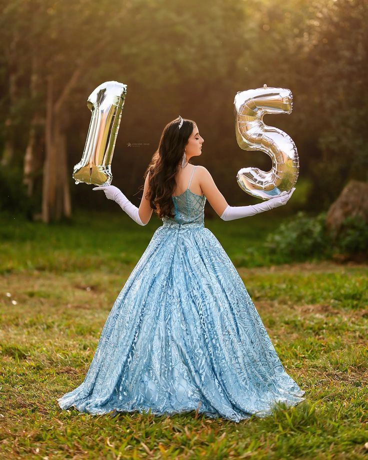 15 Pictures Ideas, Quince Picture Poses, Quinceanera Poses Photo Shoots, 15 Photoshoot Ideas, Sweet 16 Photoshoot Ideas Outdoors, Quinceanera Poses, Quince Picture Ideas, Quinceañera Photoshoot Ideas, Quince Photoshoot Ideas