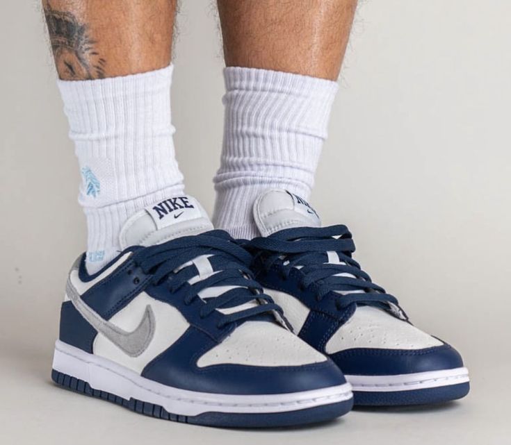 Nike Dunk Midnight Navy, Dunks Outfit, Painted Canvas Shoes, All Nike Shoes, Shoes Outfit Fashion, Mens Casual Dress Outfits, Guys Clothing Styles, Cute Nike Shoes, Hype Shoes