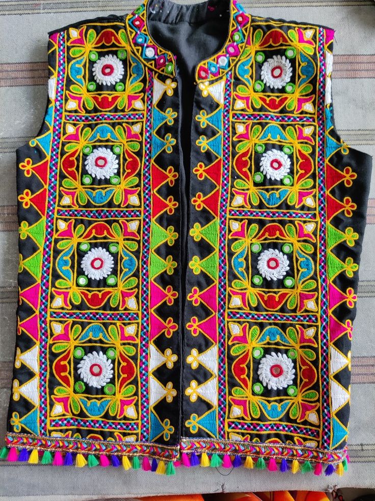 Godadi Design, Navratri Belt, Kachi Work, Lehenga Designs Latest, Mexican Embroidery Designs, Indian Embroidery Designs, Embellished Coat, Baby Fancy Dress, Kutch Embroidery