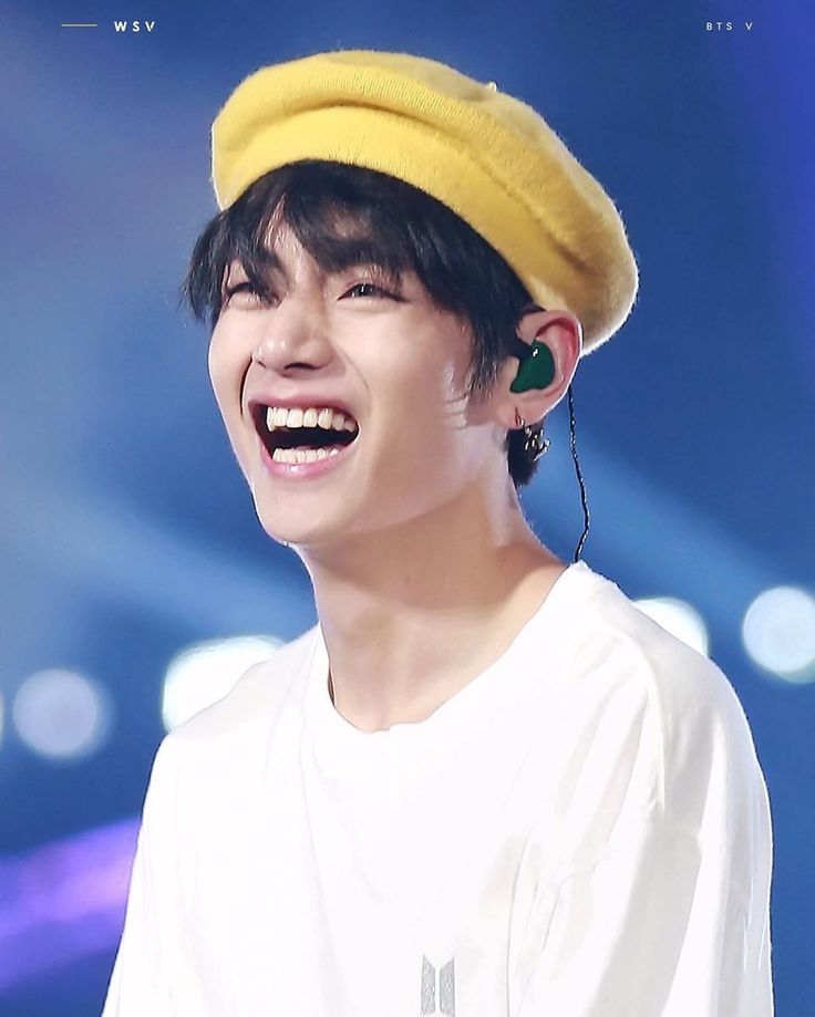 if you are ever feeling down, just remember that somewhere out there, seven young men want you to realize your self-worth and smile Taehyung Smile, V Smile, Smile Pictures, Smile Gif, Taehyung Photoshoot, Korean Bands, Kim Taehyung Funny, Kim Taehyung Wallpaper, V Taehyung