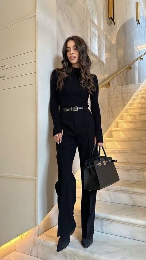 Style Parisienne, Corporate Attire, Professional Outfits Women, Business Outfits Women, Corporate Outfits, Business Casual Outfits For Work, Beauty And Fashion, Looks Chic, Work Outfits Women