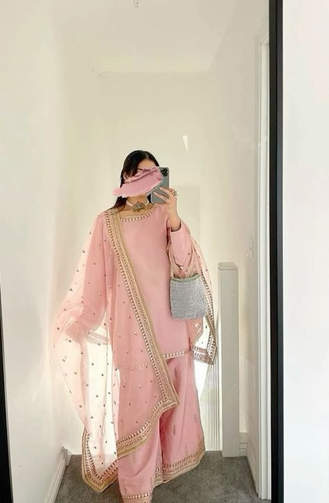 Pink Eid Outfit, Pink Desi Outfit, Trending Summer Nails, Bitmoji Outfits, Desi Fits, Simple Dress Casual, Outfits Baddie, Desi Dress, Wedding Mehndi