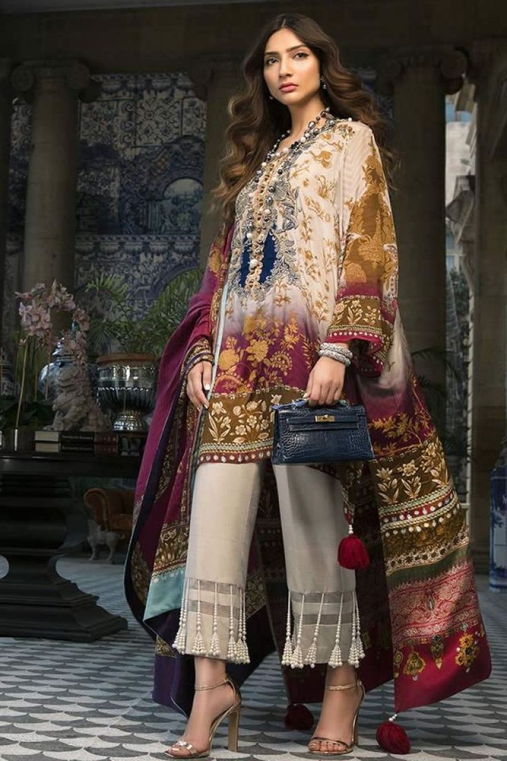 Women Trousers Design, Pakistani Formal Dresses, Pakistani Fashion Casual, Pakistani Dresses Casual, Beautiful Pakistani Dresses, Salwar Kamiz, Casual Wear Dress, Pakistan Fashion, Sana Safinaz