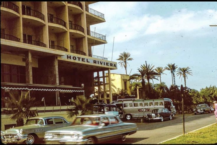 an old photo of cars parked in front of the hotel riviera, miami