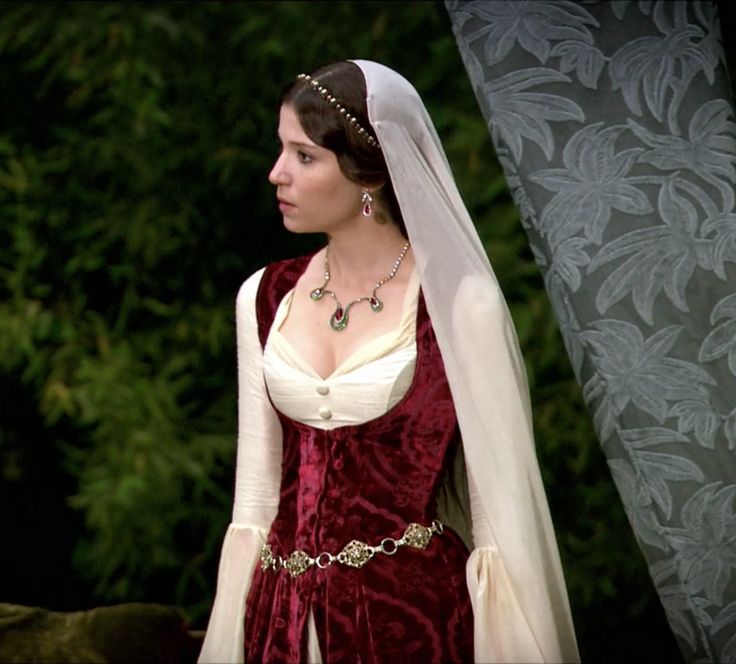 Hatice Sultan - Magnificent Century - “The Expose” Season 1, Episode 24 Turkish Dress, Century Dress, Old Fashion Dresses, Royal Dresses, Magnificent Century, Medieval Clothing, Medieval Dress, Turkish Fashion, Vestidos Vintage