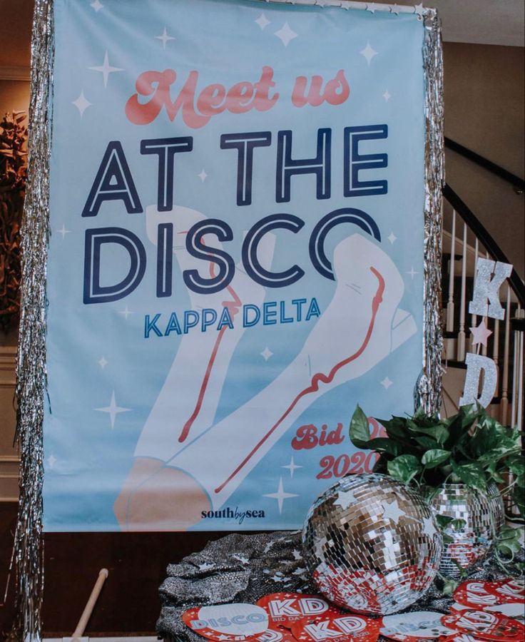 there is a sign that says meet us at the disco kappa delia