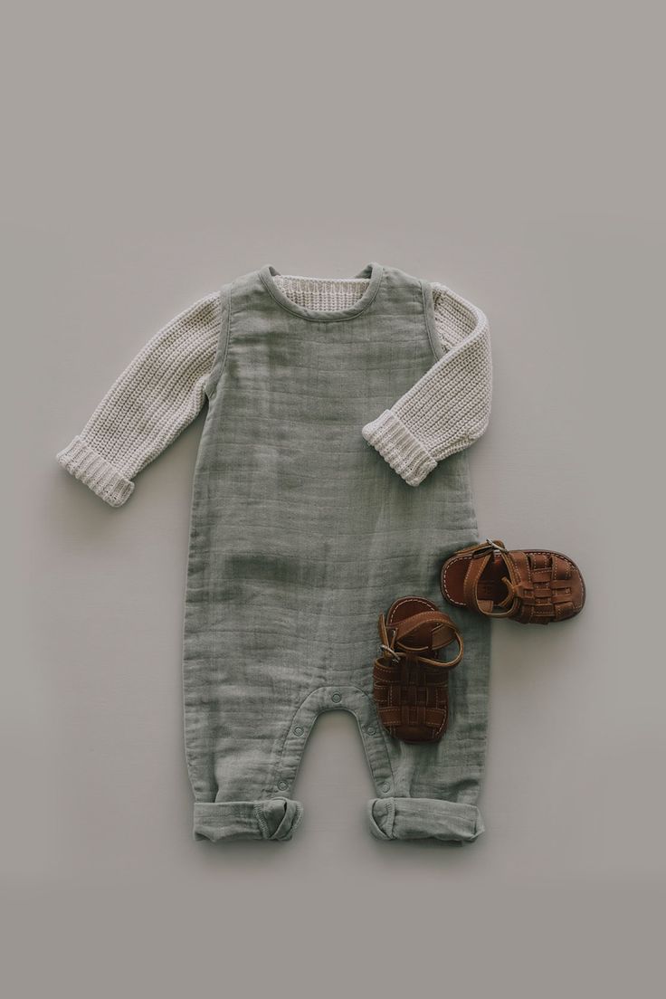 Newborn Baby Outfits Boy, Baby Boy Neutral Outfits, Neutral Newborn Clothes, Baby Boy Clothes Aesthetic, Green Newborn Outfit, Olive Green Newborn Outfit, Baby Boy Spring Outfits, Vintage Baby Boy Clothes, Organic Newborn Clothes