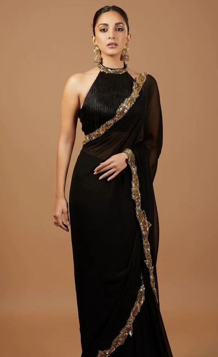 Sabyasachi Saree, Lehenga Sari, Sari Lehenga, Sabyasachi Sarees, Saree Jackets, Sequence Saree, Saree Bollywood, Sari Design, Bridesmaid Saree