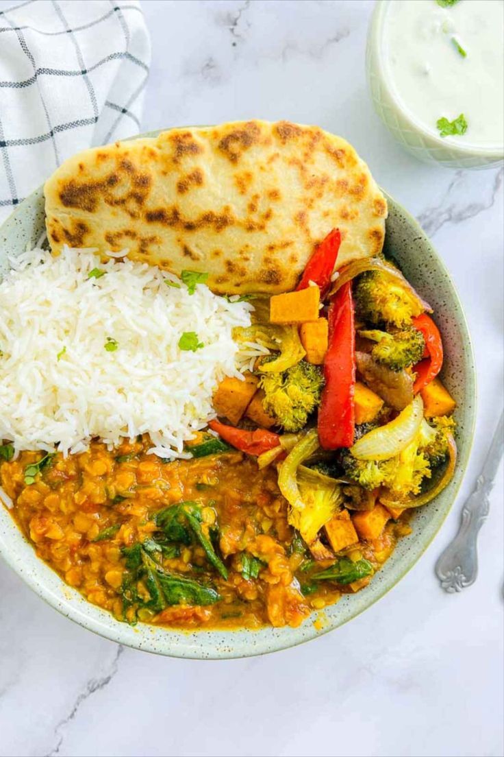 Red lentil Buddha bowl served with naam and raita. Gluten Free Curry Recipes, Easy Naan, Red Lentil Recipes, Vegan Curry Recipes, Indian Recipes Authentic, Lentil Dal, Simple Lunch, Vegetarian Dish, Easy Curry