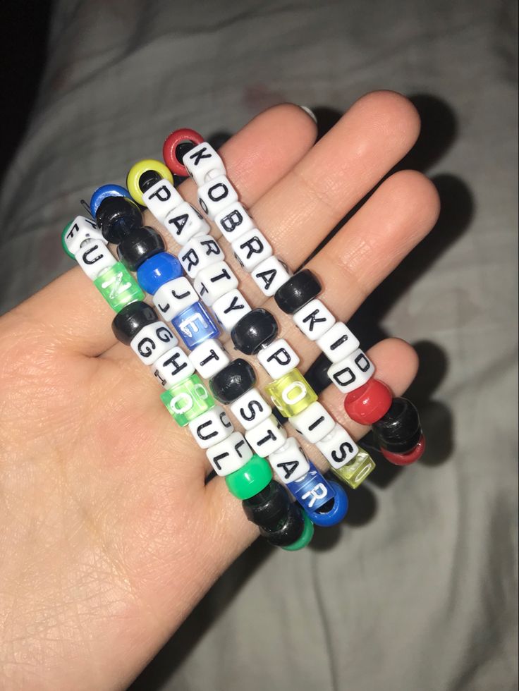 Mcr Kandi Bracelets, Band Kandi, Mcr Kandi, Emo Kandi, Kandi Diy, Pastel Bracelets, Fire Bracelet, Block Games, Kandi Bracelet Ideas